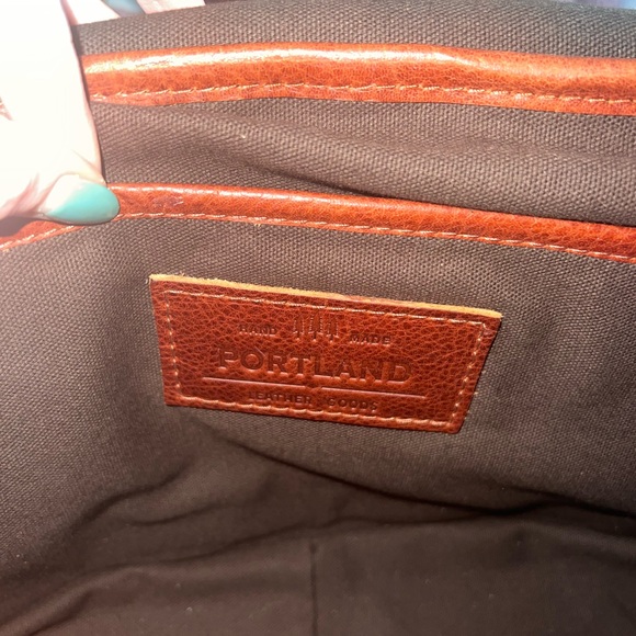 Portland Leather: Brown Leather Messenger Bag with Flap Closure - Picture 6 of 8